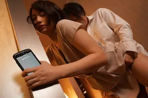 Vợ yêu đi họp lớp rồi nện với nyc mặc cho chồng yêu ở nhà chờ